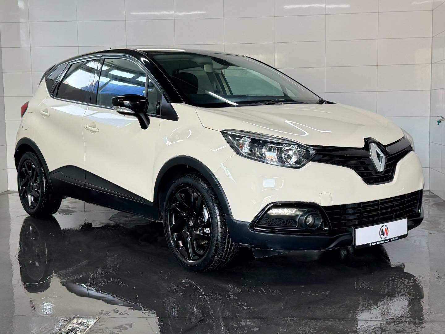 Renault Captur Two Tone